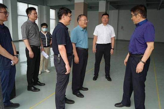 兰山商城管委会主任、党委书记、临沂商城管委会副主任田宗春一行前往华强集团国际选品中心调研
