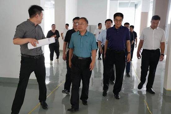 兰山商城管委会主任、党委书记、临沂商城管委会副主任田宗春一行前往华强集团国际选品中心调研
