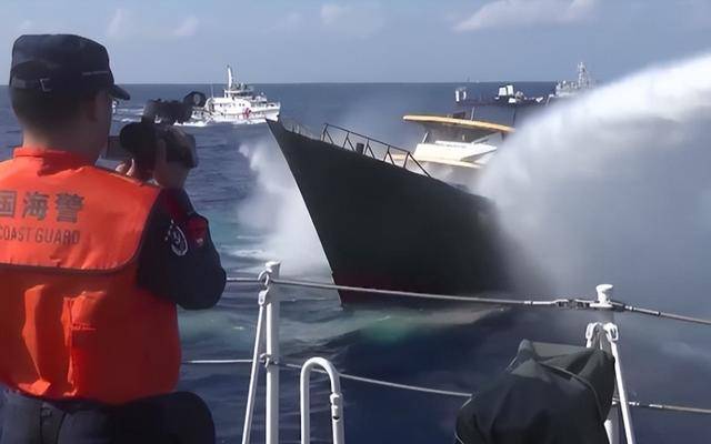 菲船白旗求饶后,黄岩岛暗战升级!美国沉默,菲方不敢再提“动武”