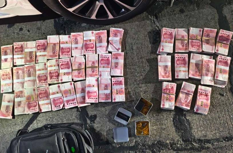 浙江一姑娘以奶茶为记号，竟然在草丛里藏了11万现金！