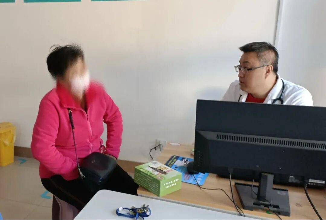 “大医院专家来了,我们在社区看病,也更放心了”