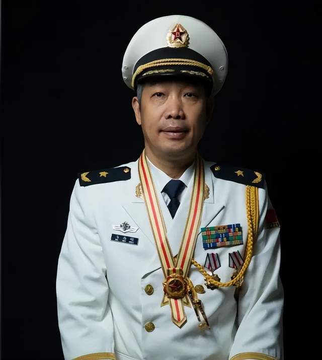 福建舰服役!曾有蒸汽弹射临时改电弹图纸传闻?有哪几点变化?