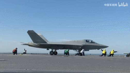 福建舰服役!曾有蒸汽弹射临时改电弹图纸传闻?有哪几点变化?