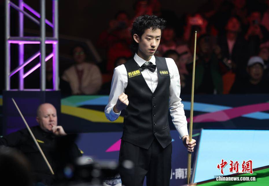 中国小将吴宜泽夺得2025世界斯诺克巡回赛国际锦标赛冠军