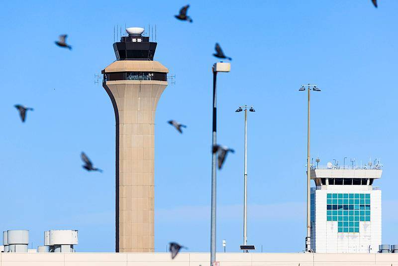 政府“停摆”持续 美国12日当天已取消890趟航班_发现频道_中国青年网