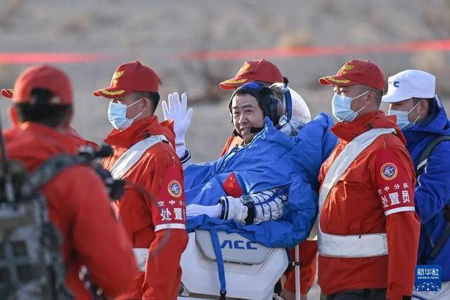 受河南省委书记、省长委托，洛阳市委书记、市长上门看望陈冬父母