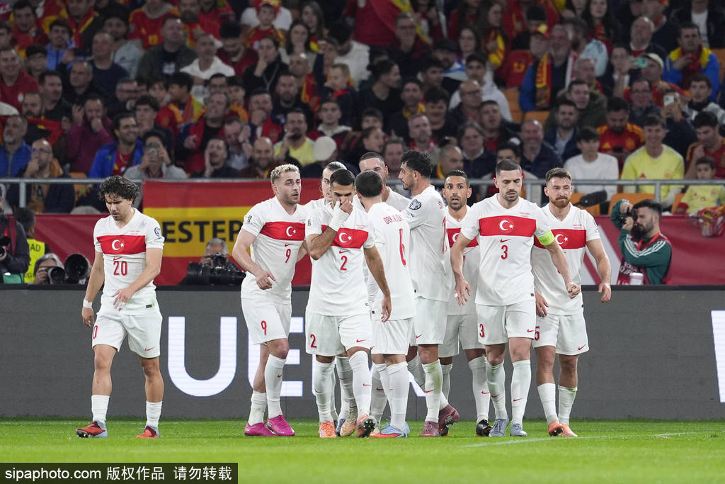 直通世界杯！世预赛-奥尔莫破门 西班牙2-2土耳其